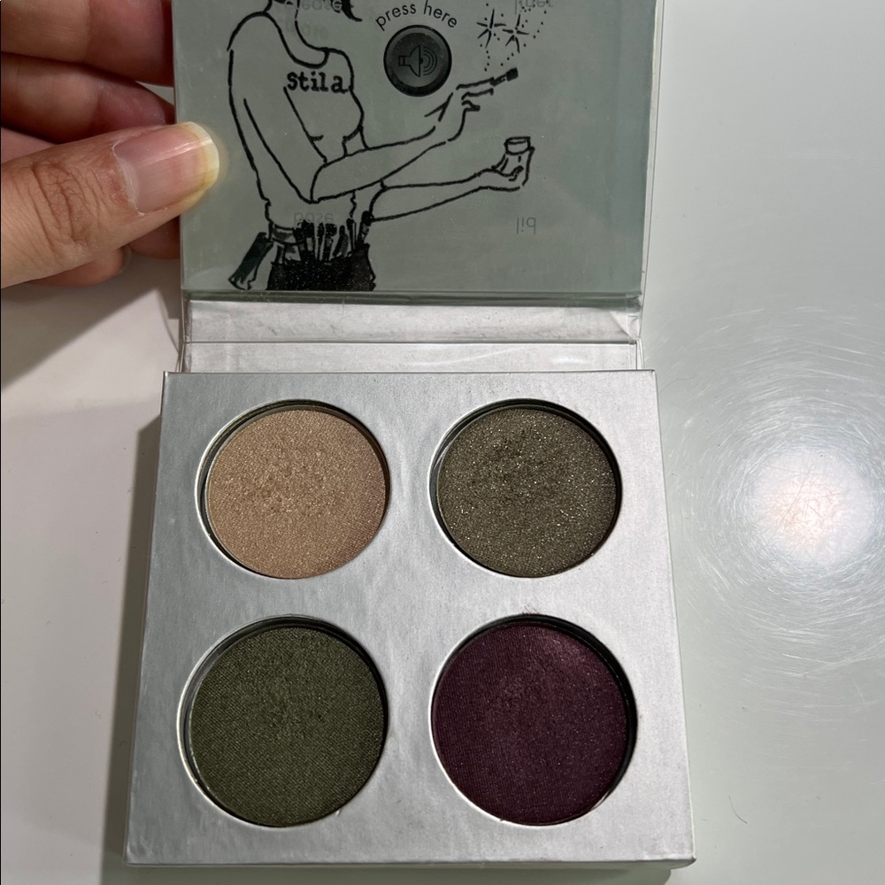 Stila Quad Eyeshadow Palette with Earthy Tones